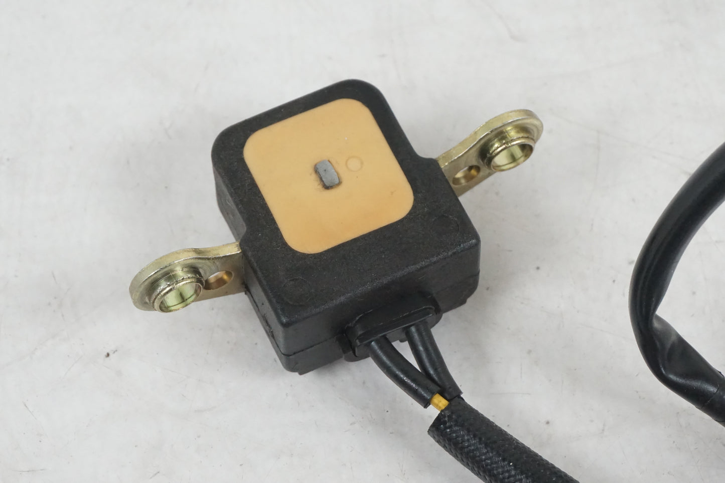 Höger sida på Tändpickup från en Honda CBR 900 RR -1996 motorcykel.