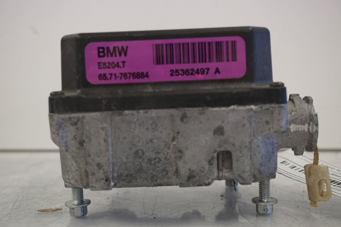 Snett uppifrån på Farthållarservo från en BMW R 1200 RT -2011 motorcykel.