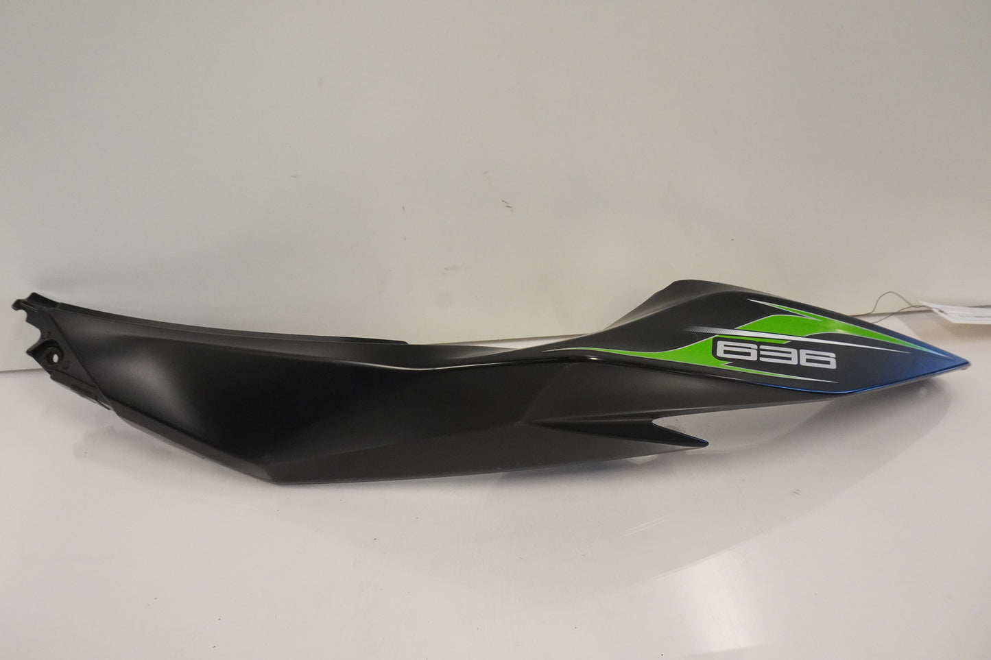 Framsidan på Bakvinge från en Kawasaki ZX-6R -2014 motorcykel.