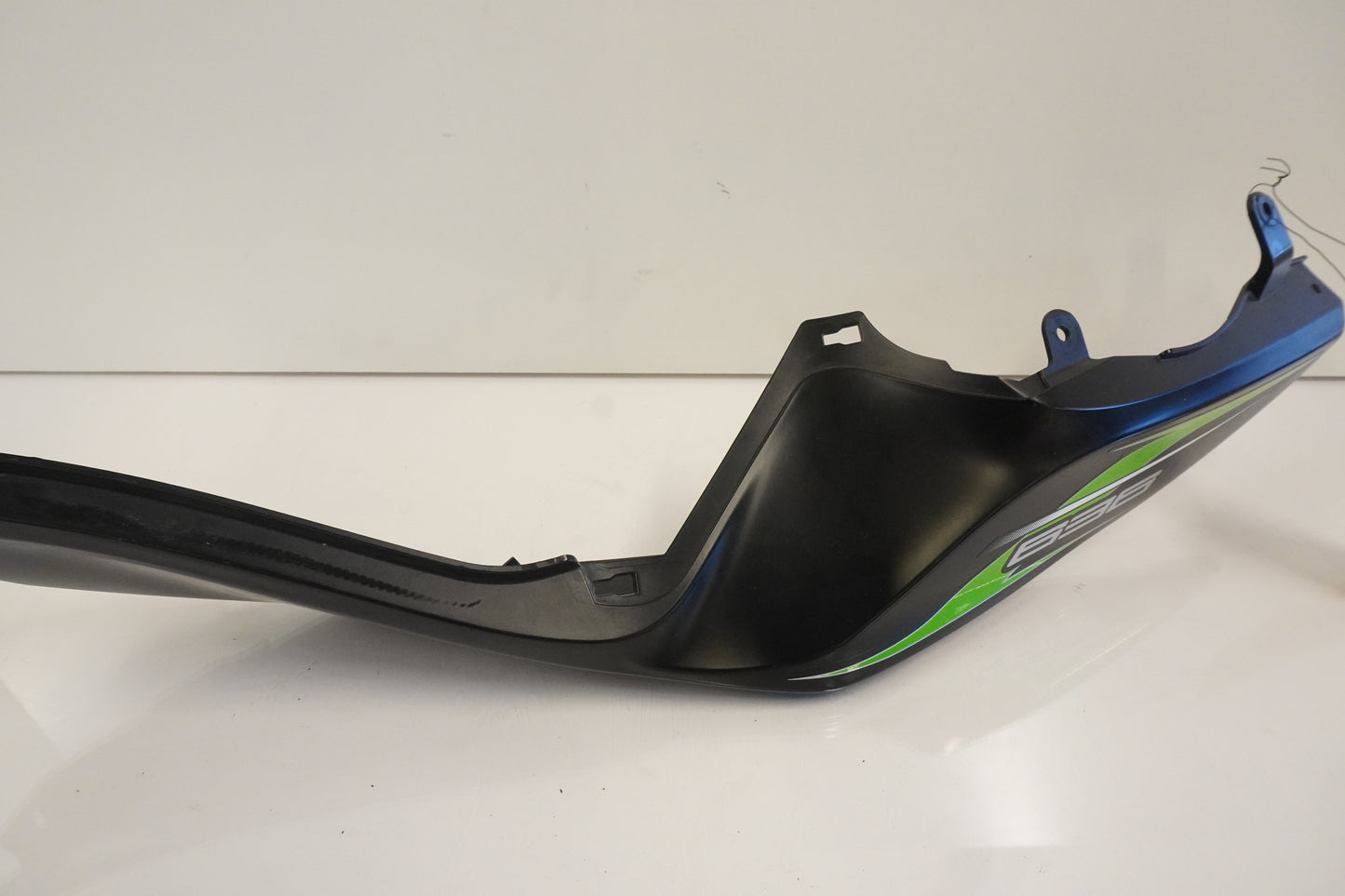 Baksidan på Bakvinge från en Kawasaki ZX-6R -2014 motorcykel.