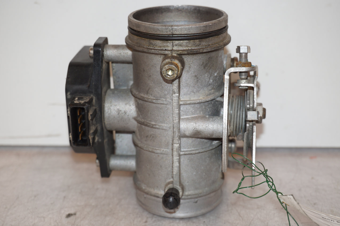 Höger sida på Spjällhus från en BMW R 1100 GS -1997 motorcykel.