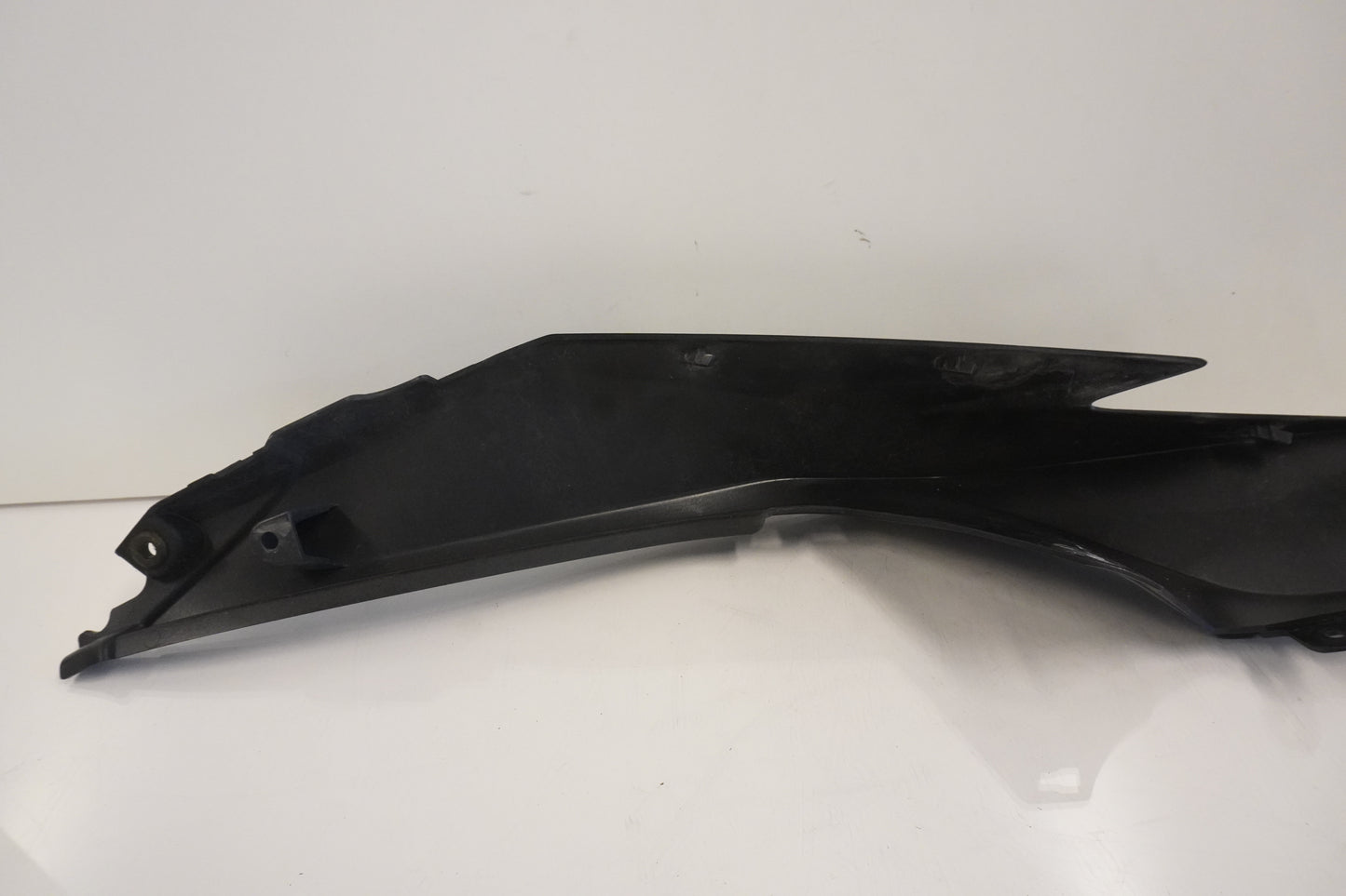 Höger sida på Bakvinge från en Kawasaki ZX-6R -2014 motorcykel.