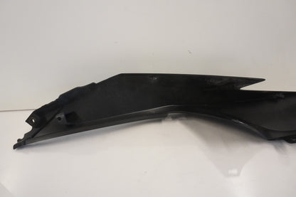 Höger sida på Bakvinge från en Kawasaki ZX-6R -2014 motorcykel.