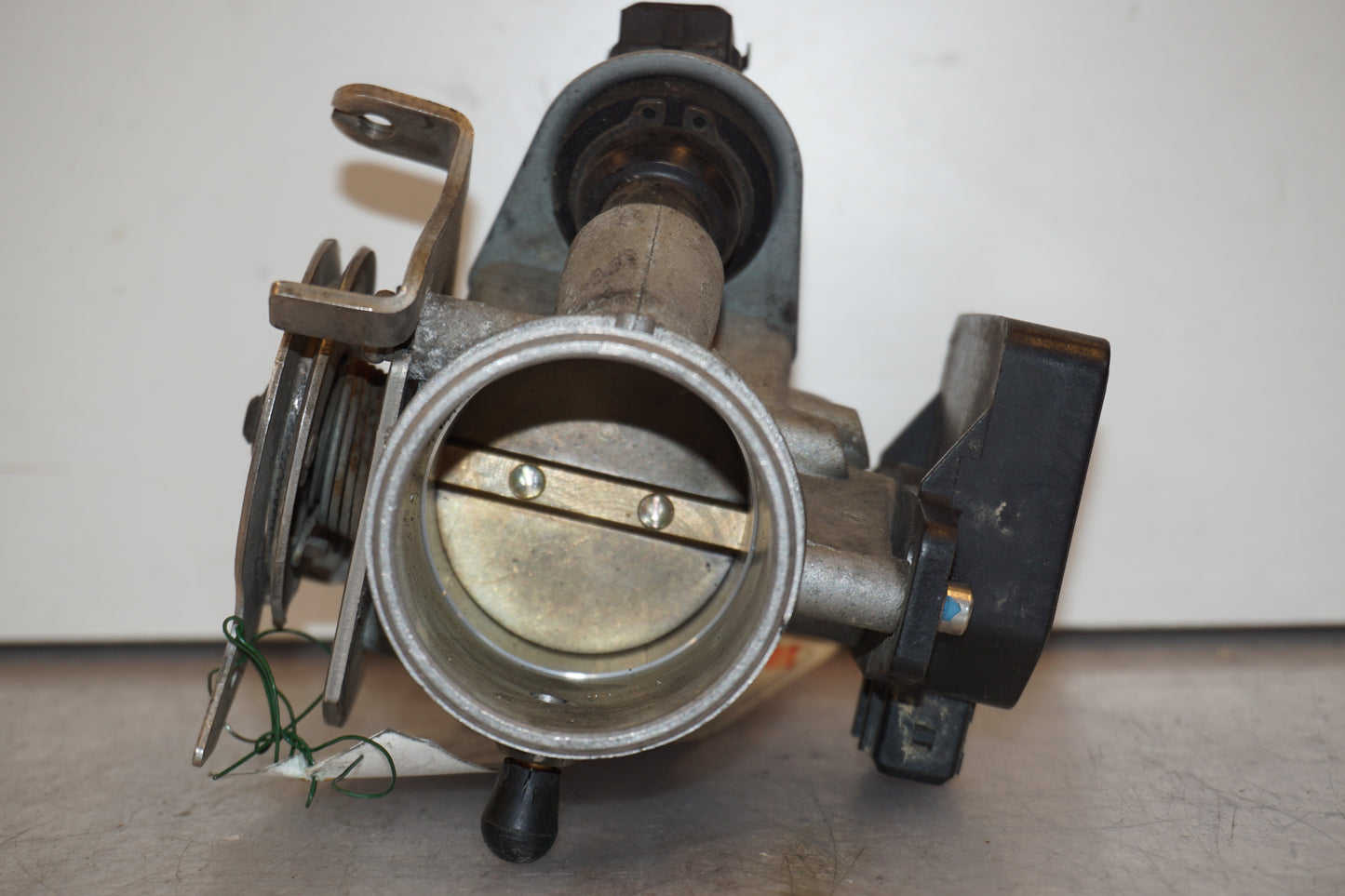 Snett uppifrån på Spjällhus från en BMW R 1100 GS -1997 motorcykel.