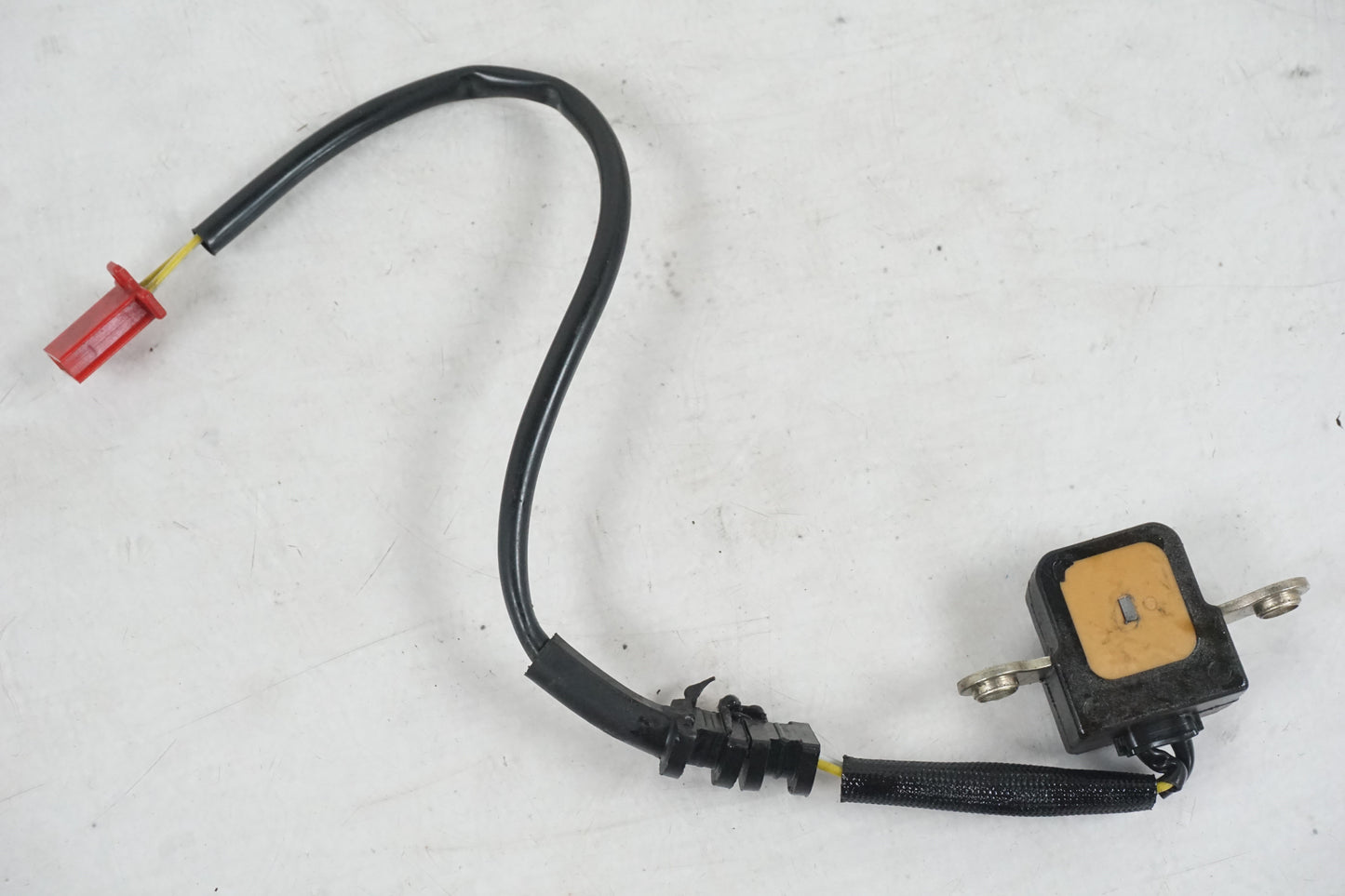 Höger sida på Tändpickup från en Honda CBR 900 RR -2000 motorcykel.