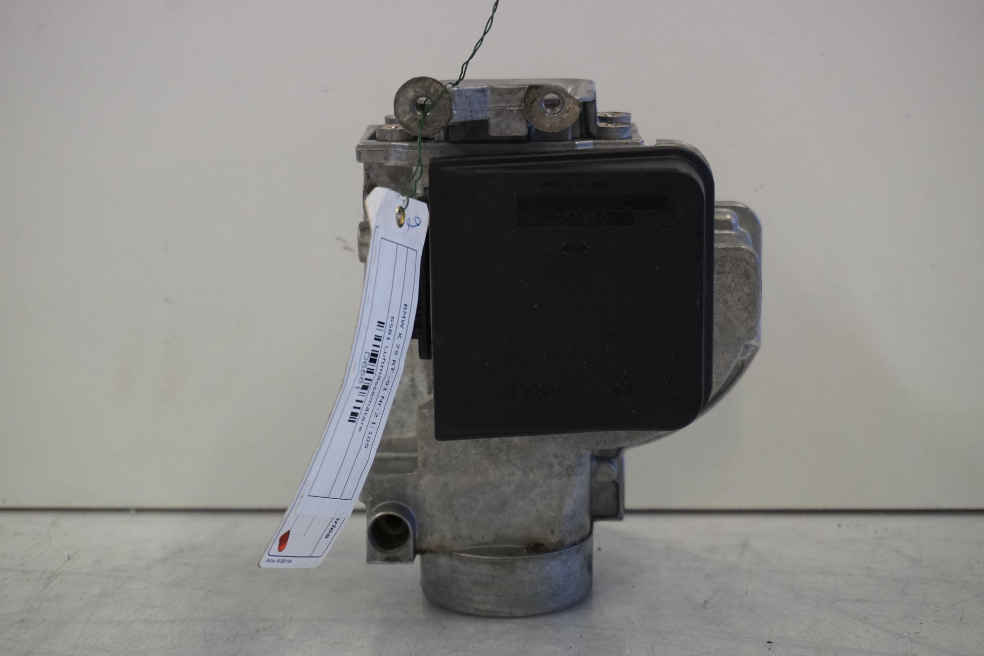 Framsidan på Luftmassemätare från en BMW K 75 -1991 motorcykel.