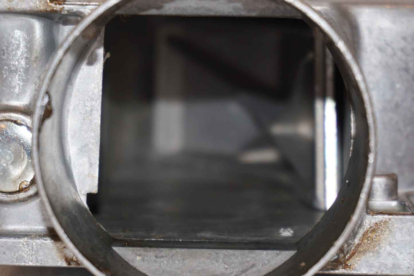 Höger sida på Luftmassemätare från en BMW K 75 -1991 motorcykel.