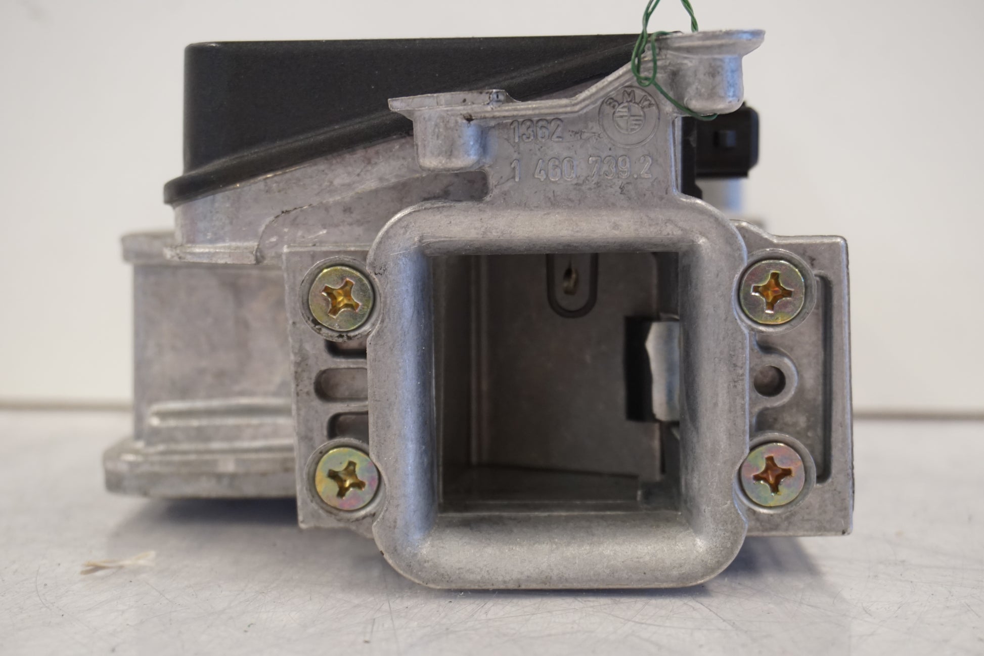 Snett uppifrån på Luftmassemätare från en BMW K 75 -1991 motorcykel.