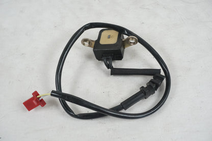 Vänster sida på Tändpickup från en Honda CB 900 F Hornet -2002 motorcykel.