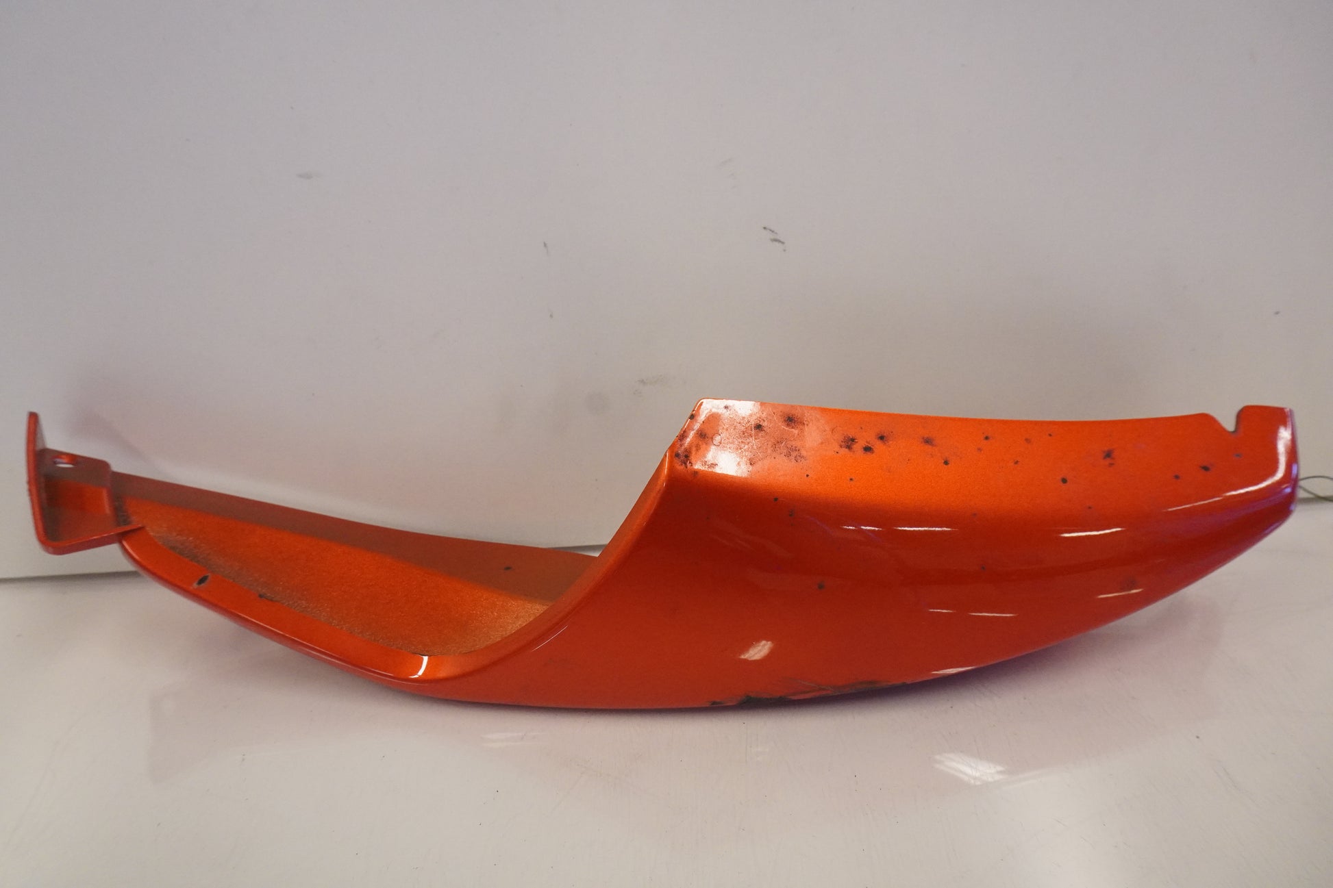 Baksidan på Bakvinge från en Kawasaki Versys 650 -2007 motorcykel.