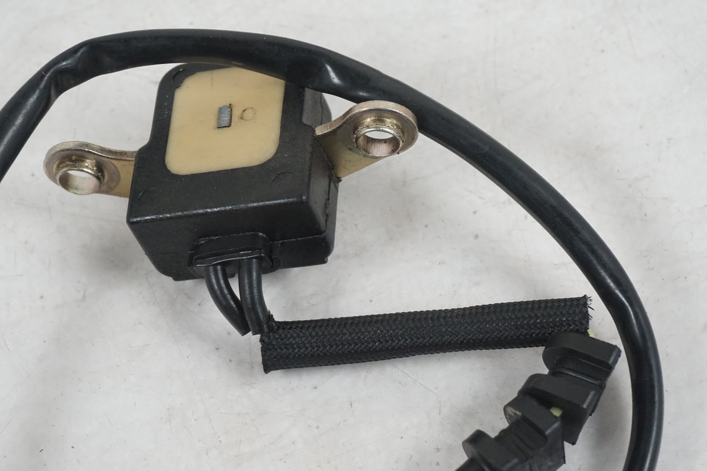 Snett uppifrån på Tändpickup från en Honda CB 900 F Hornet -2002 motorcykel.