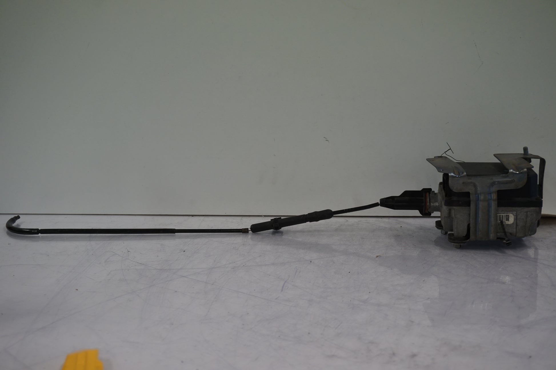 Framsidan på Farthållarservo från en BMW K 1300 GT -2009 motorcykel.