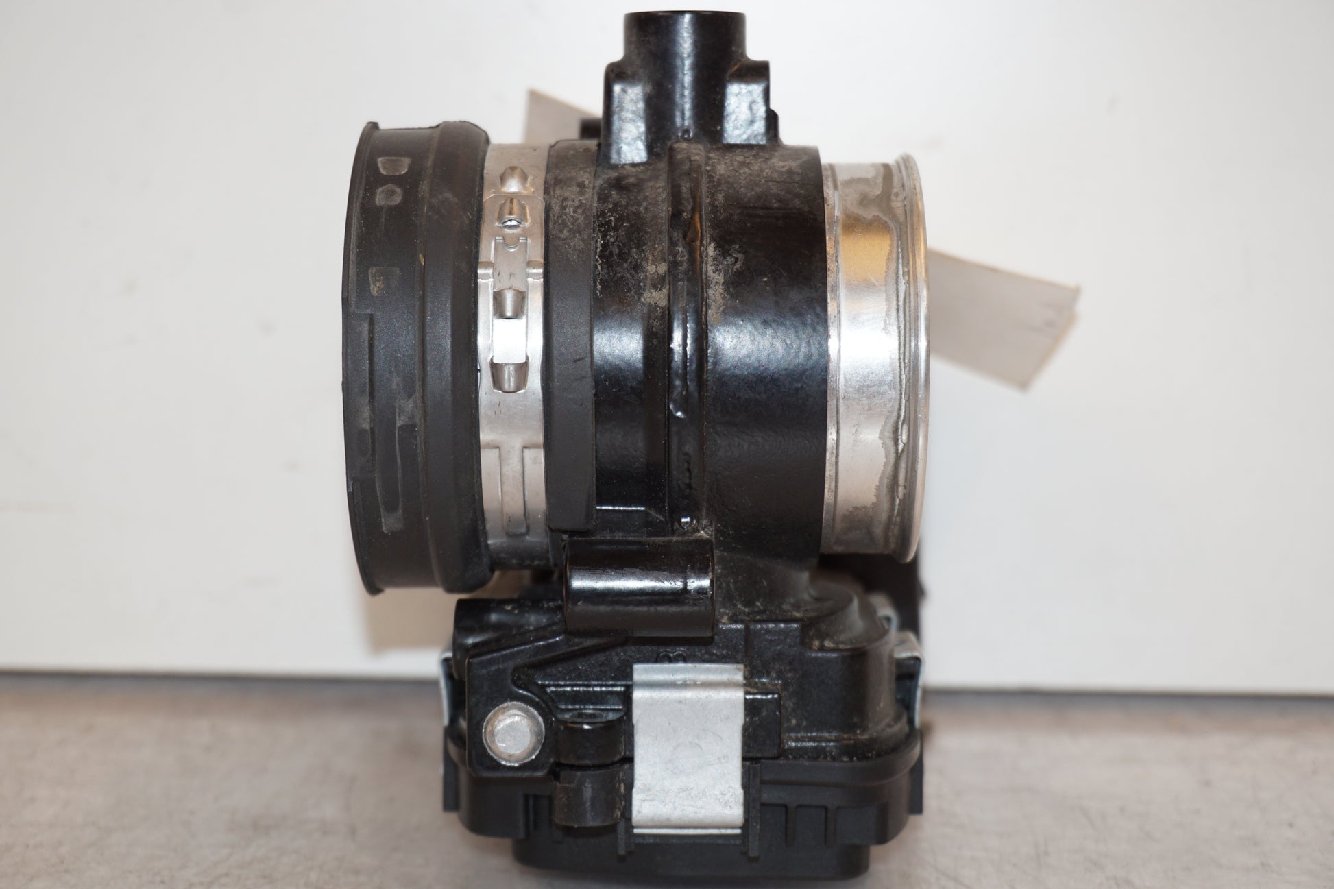 Baksidan på Spjällhus från en BMW R 1200 RS -2015 motorcykel.