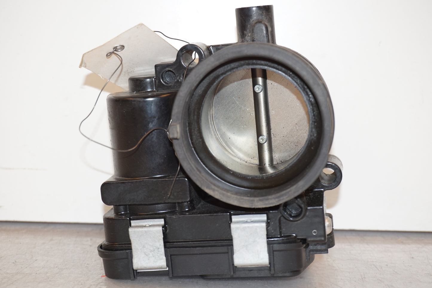 Höger sida på Spjällhus från en BMW R 1200 RS -2015 motorcykel.