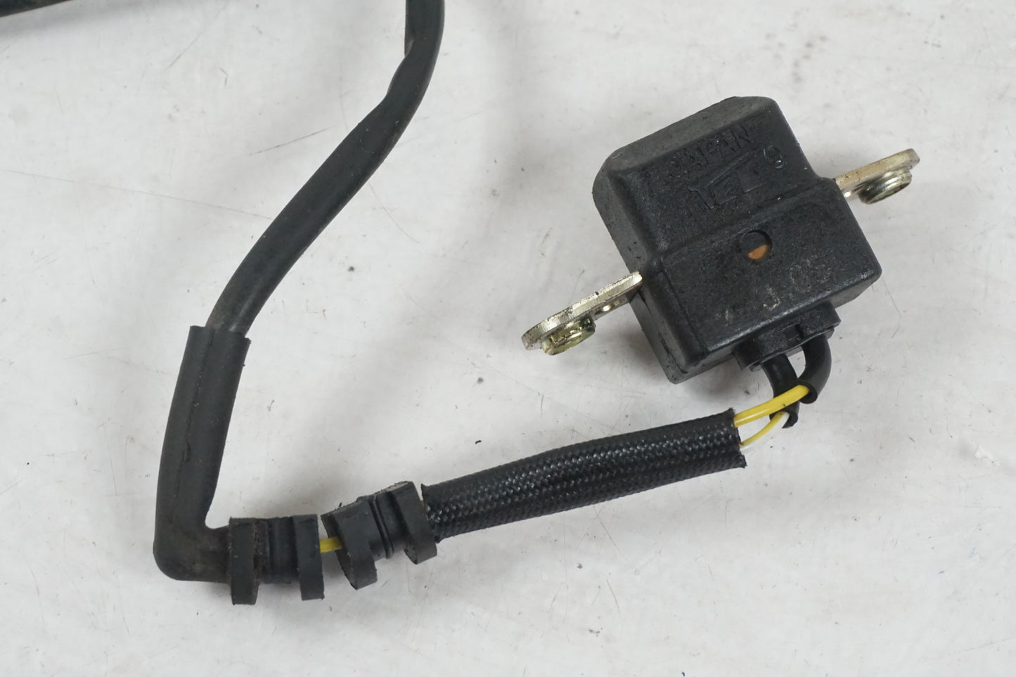 Baksidan på Tändpickup från en Honda CBR 1100 XX -1998 motorcykel.