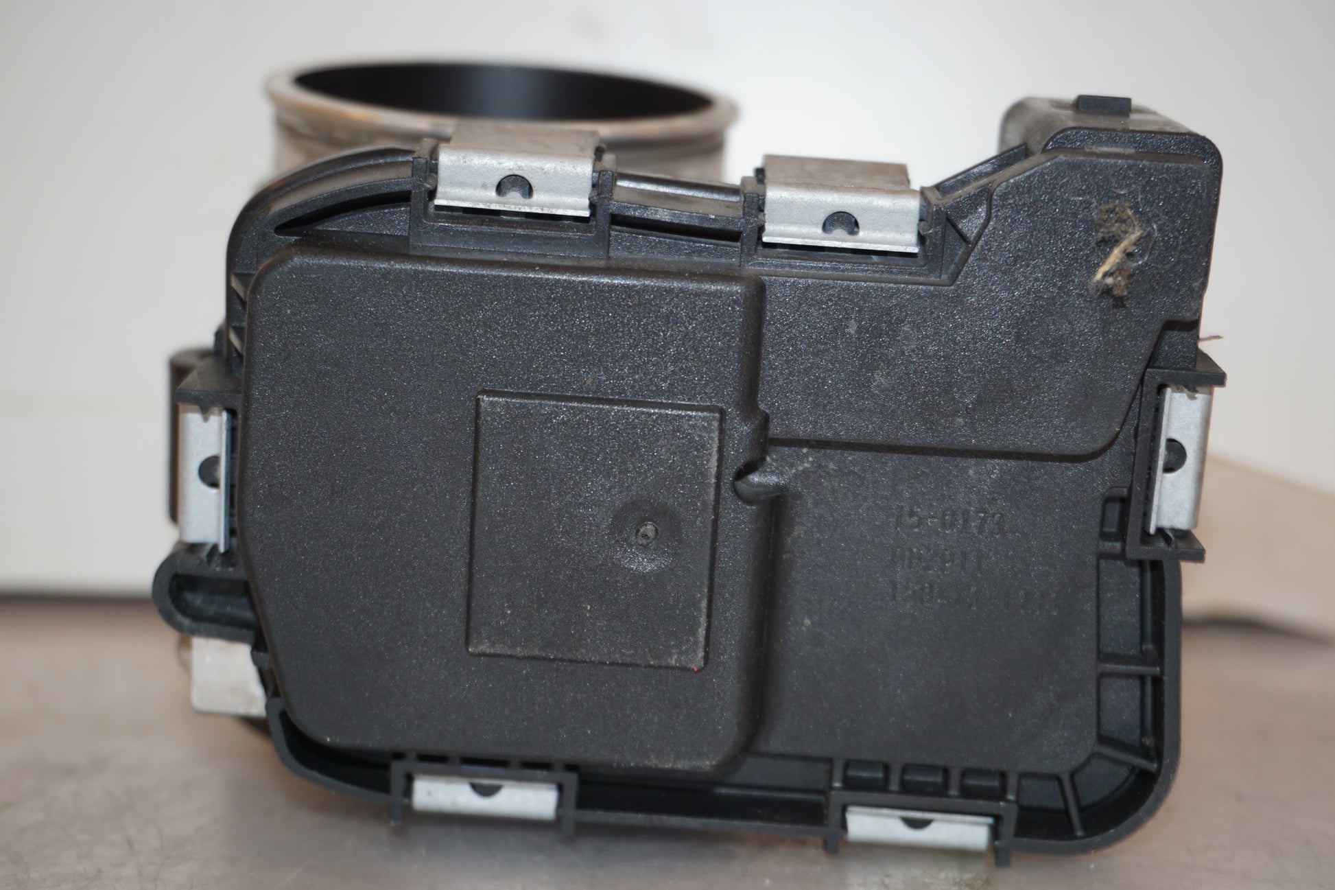 Snett uppifrån på Spjällhus från en BMW R 1200 RS -2015 motorcykel.