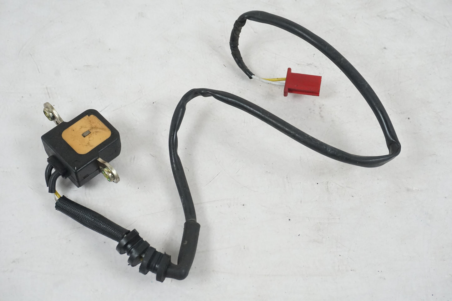 Vänster sida på Tändpickup från en Honda CBR 1100 XX -1998 motorcykel.