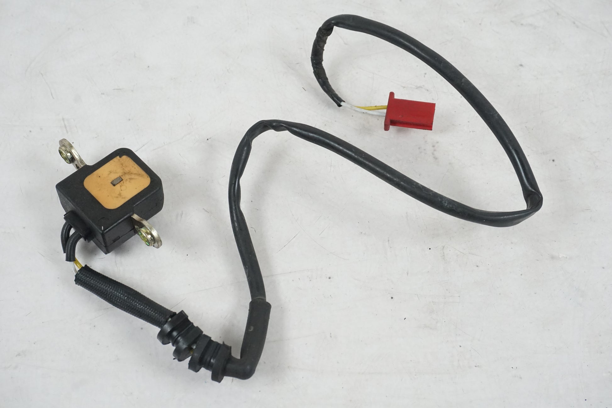 Vänster sida på Tändpickup från en Honda CBR 1100 XX -1998 motorcykel.