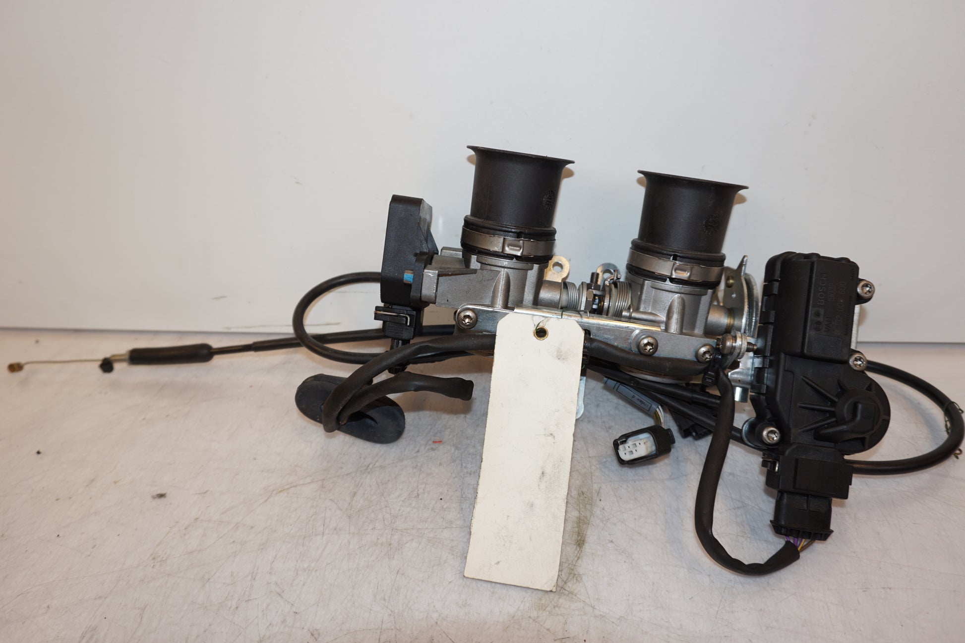 Framsidan på Spjällhus från en BMW R 1200 C -2002 motorcykel.