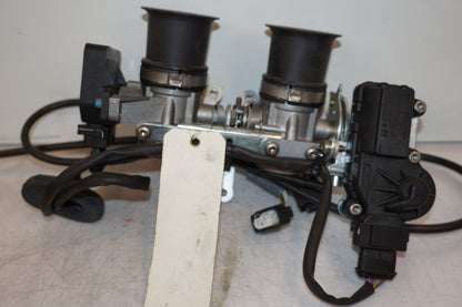 Baksidan på Spjällhus från en BMW R 1200 C -2002 motorcykel.