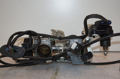 Höger sida på Spjällhus från en BMW R 1200 C -2002 motorcykel.