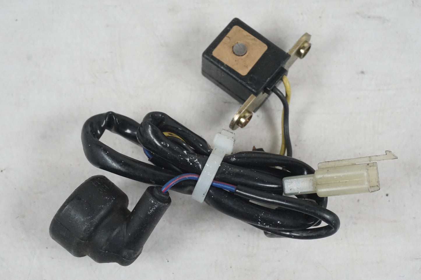 Framsidan på Tändpickup från en Kawasaki ZX-7R -1997 motorcykel.