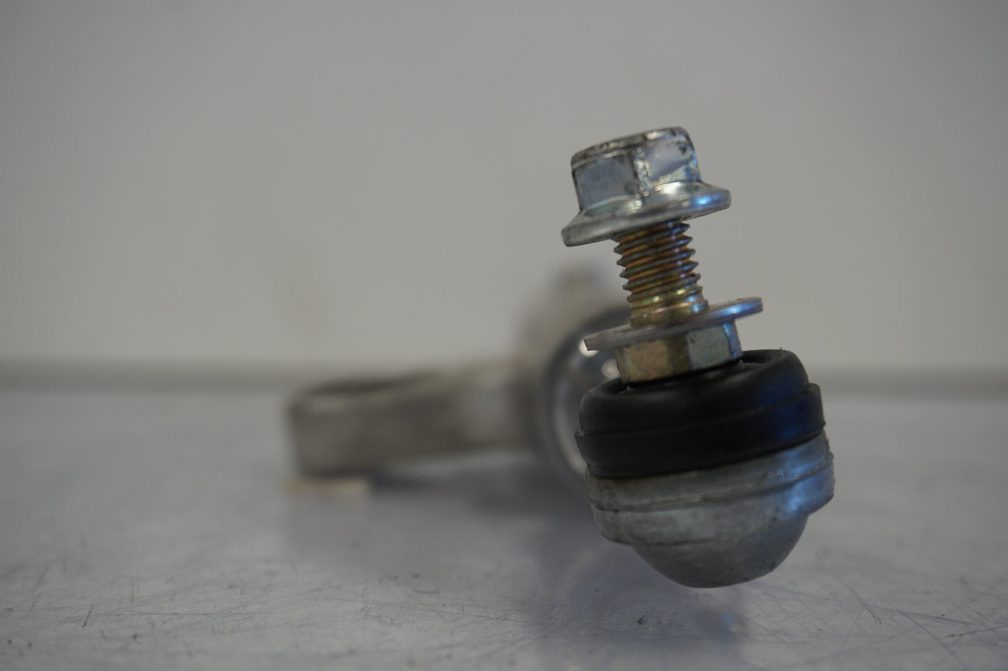 Höger sida på Styrdämpare från en Suzuki GSX-R 1000 -2002 motorcykel.