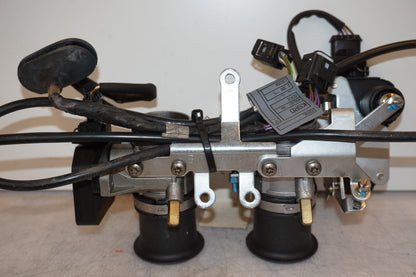 Vänster sida på Spjällhus från en BMW R 1200 C -2002 motorcykel.