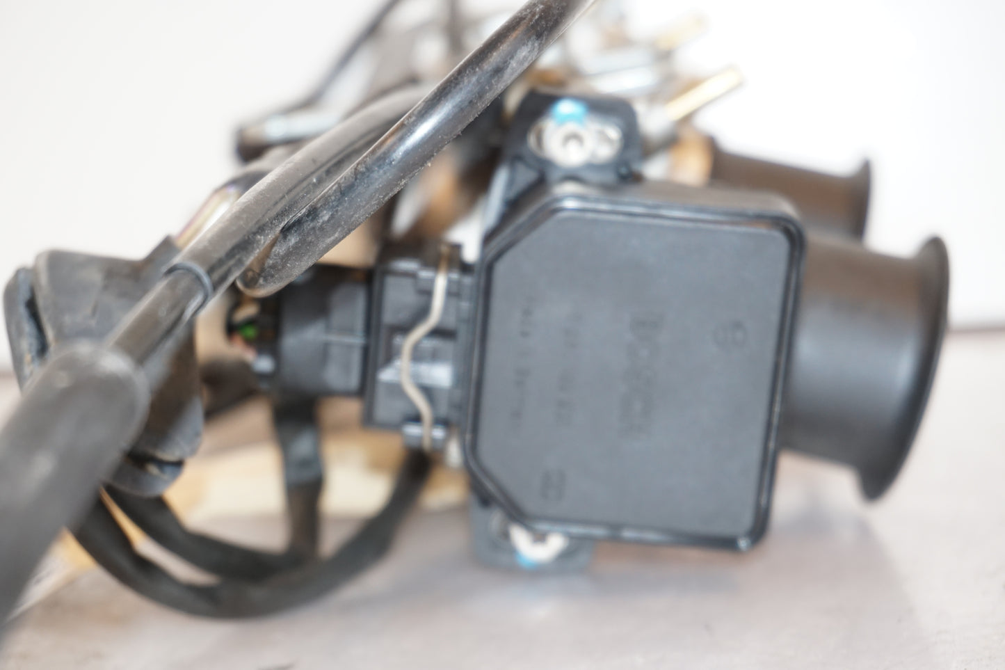 Extrabild2 på Spjällhus från en BMW R 1200 C -2002 motorcykel.