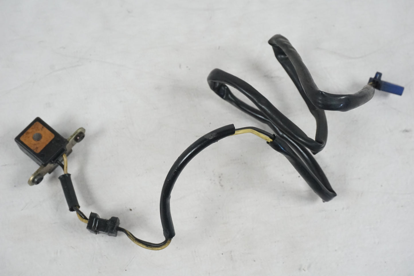 Snett uppifrån på Tändpickup från en Kawasaki ZXR 400 -1993 motorcykel.