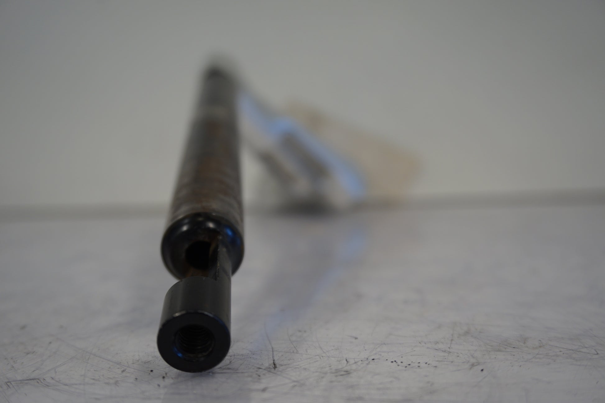 Baksidan på Styre från en BMW R 1150 RT -2003 motorcykel.