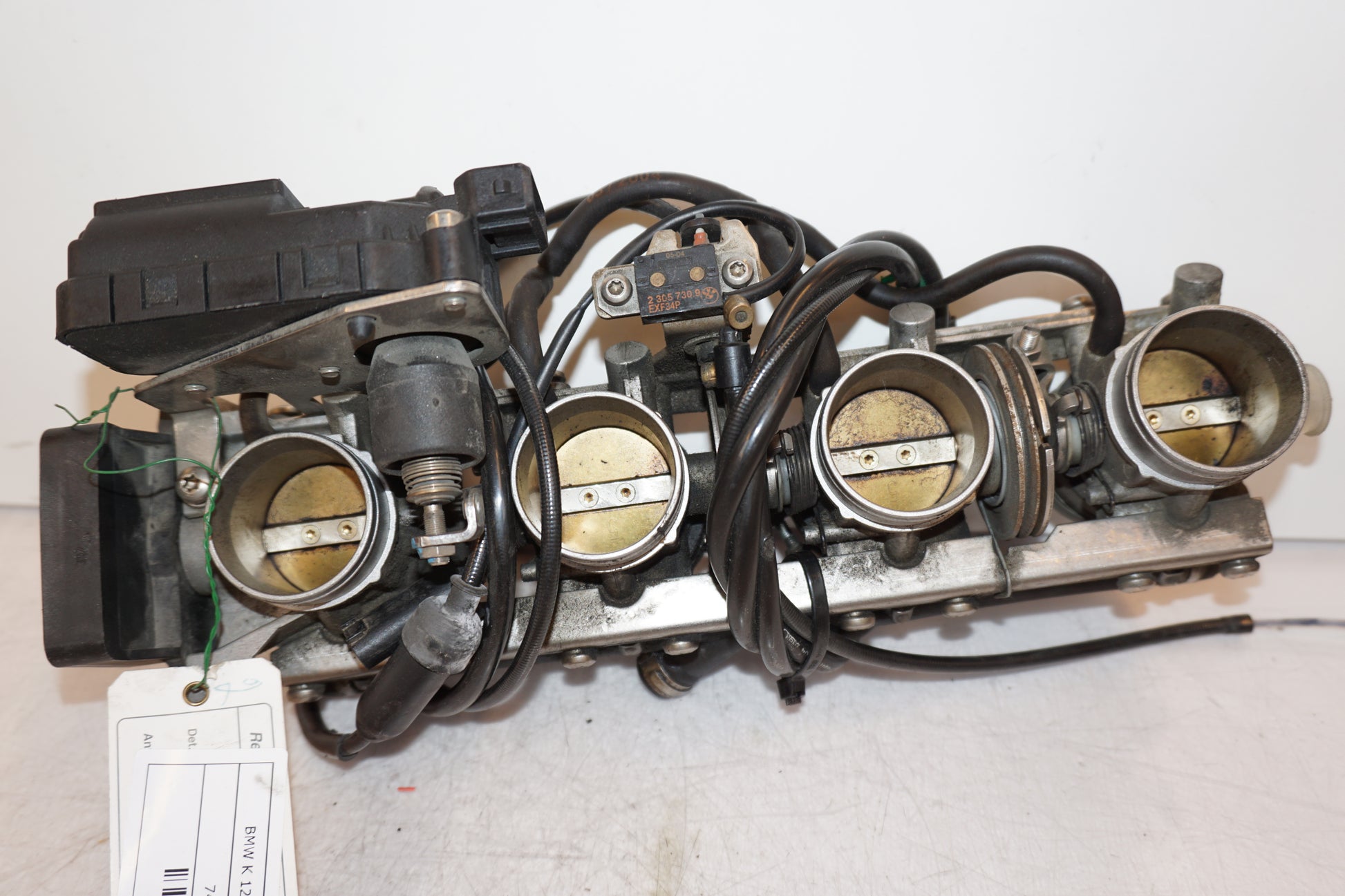 Höger sida på Spjällhus från en BMW K 1200 LT -2004 motorcykel.