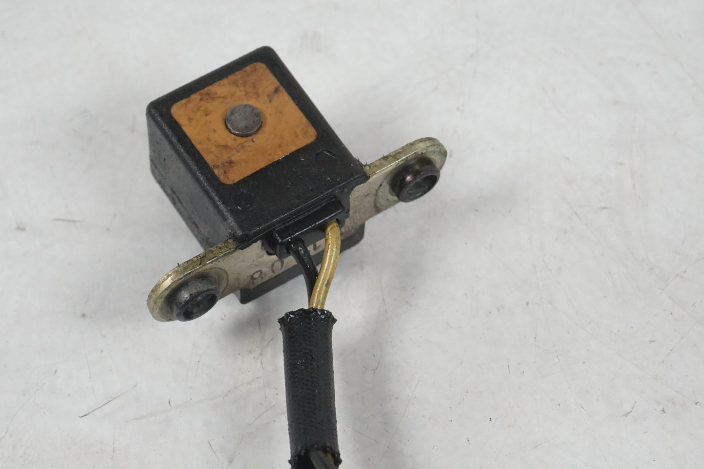 Snett nerifrån på Tändpickup från en Kawasaki ZXR 400 -1993 motorcykel.