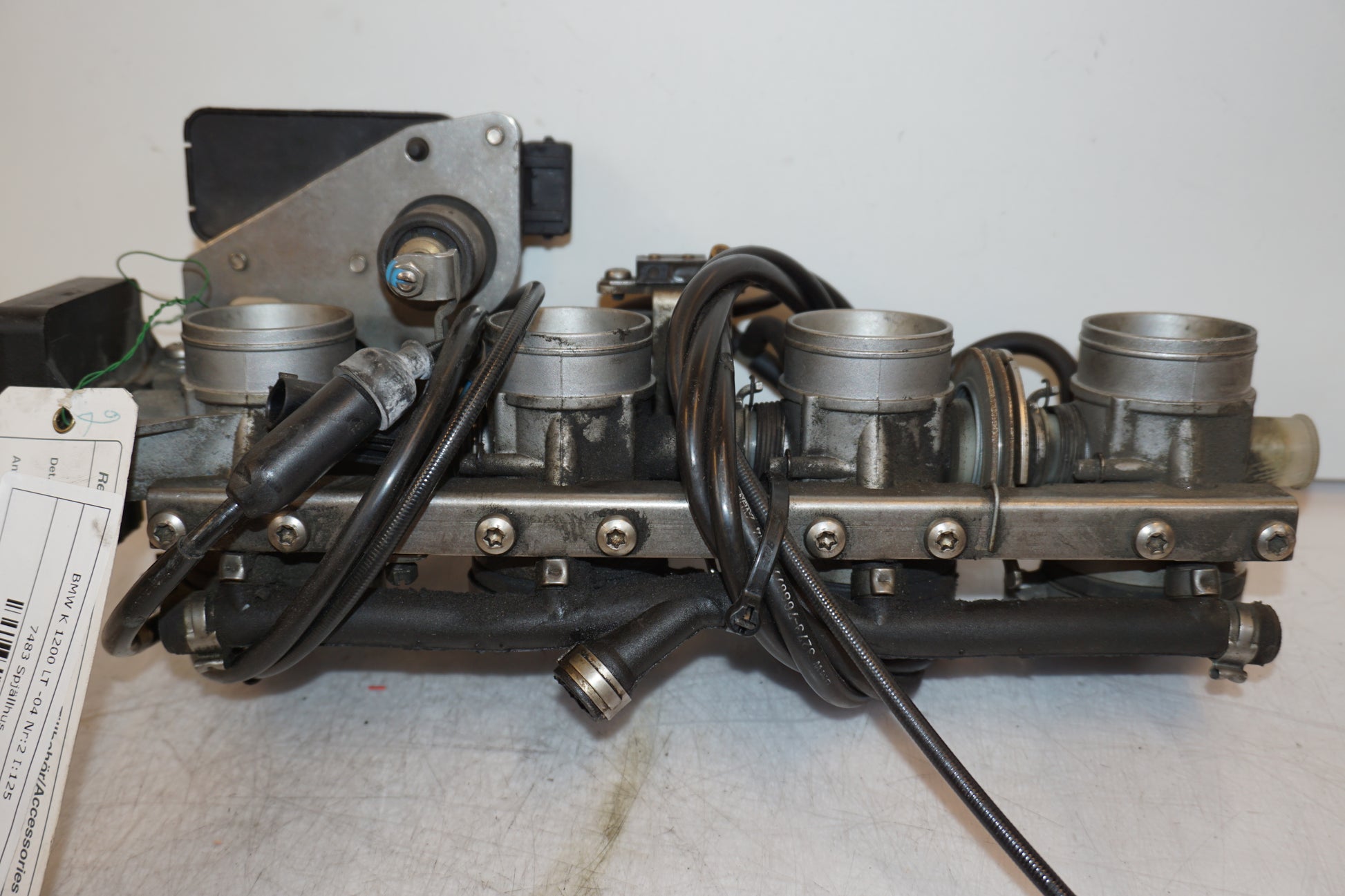 Vänster sida på Spjällhus från en BMW K 1200 LT -2004 motorcykel.