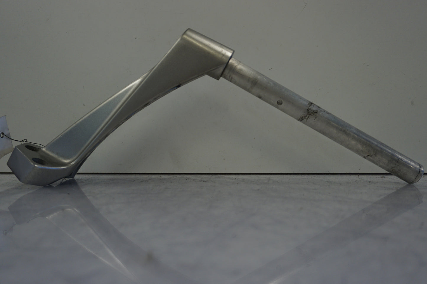 Framsidan på Styre från en Kawasaki GTR 1400 -2008 motorcykel.