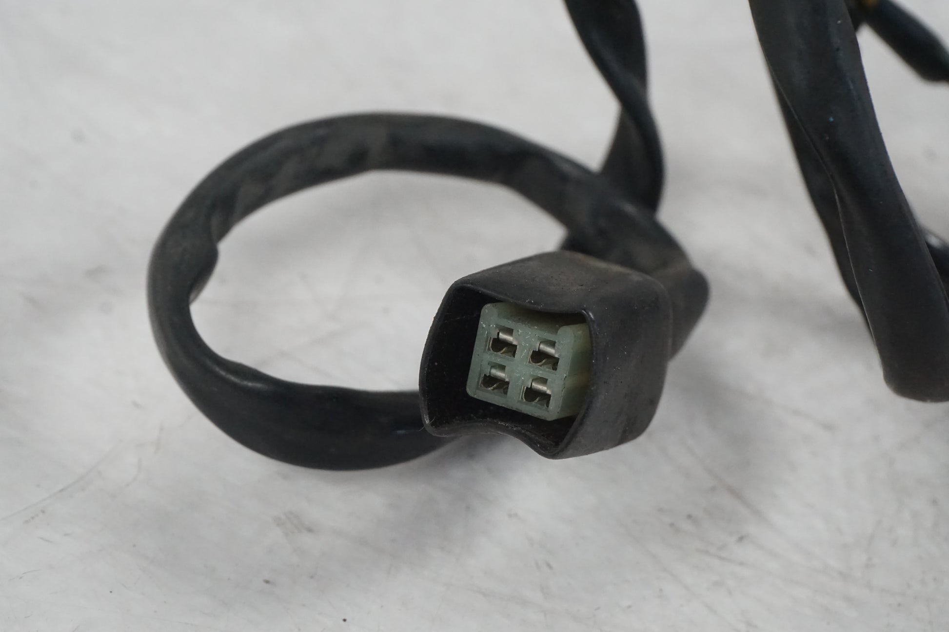 Baksidan på Tändpickup från en Kawasaki GPX 750 R -1987 motorcykel.