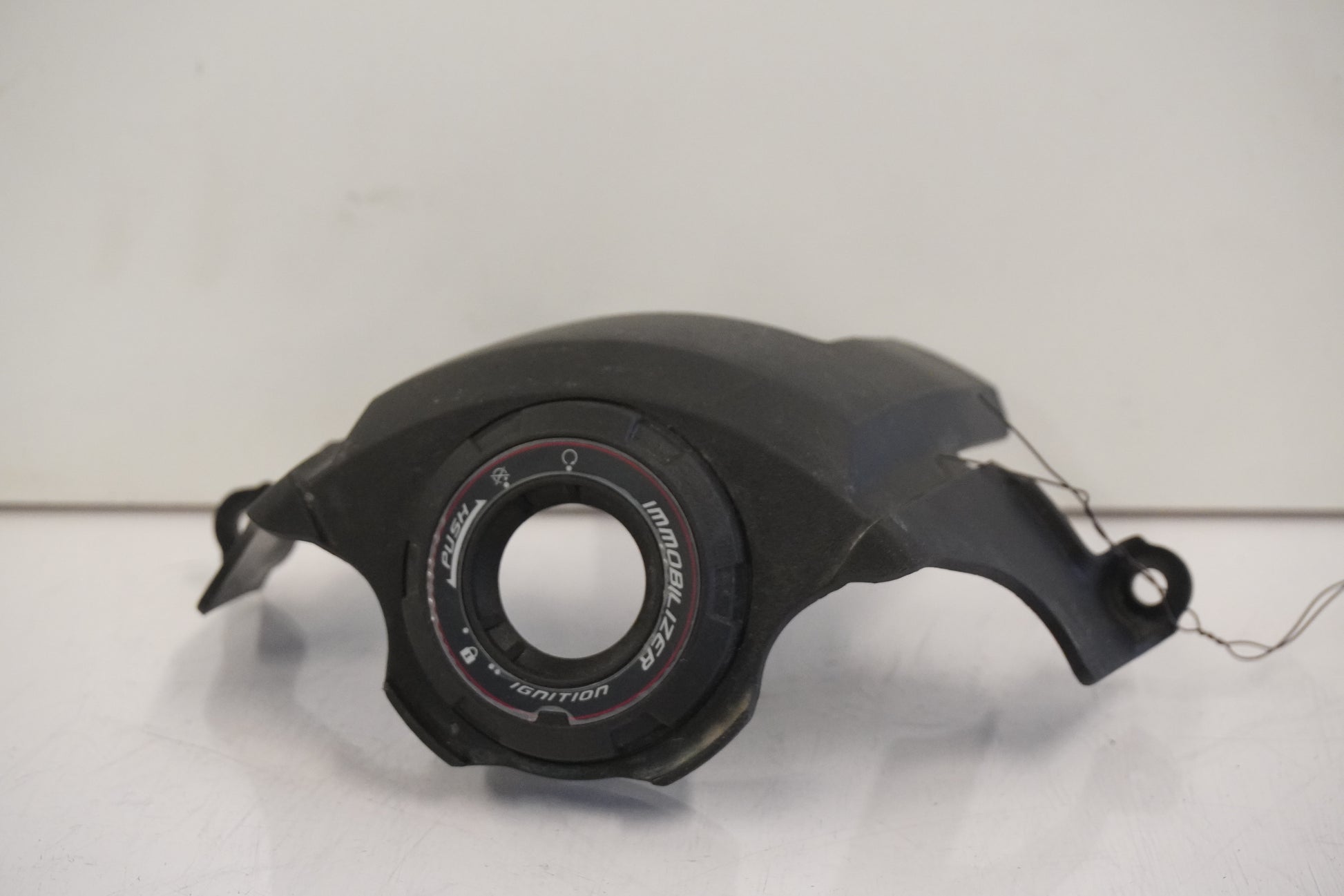 Framsidan på Tändningslåskåpa från en Kawasaki Z 1000 -2019 motorcykel.