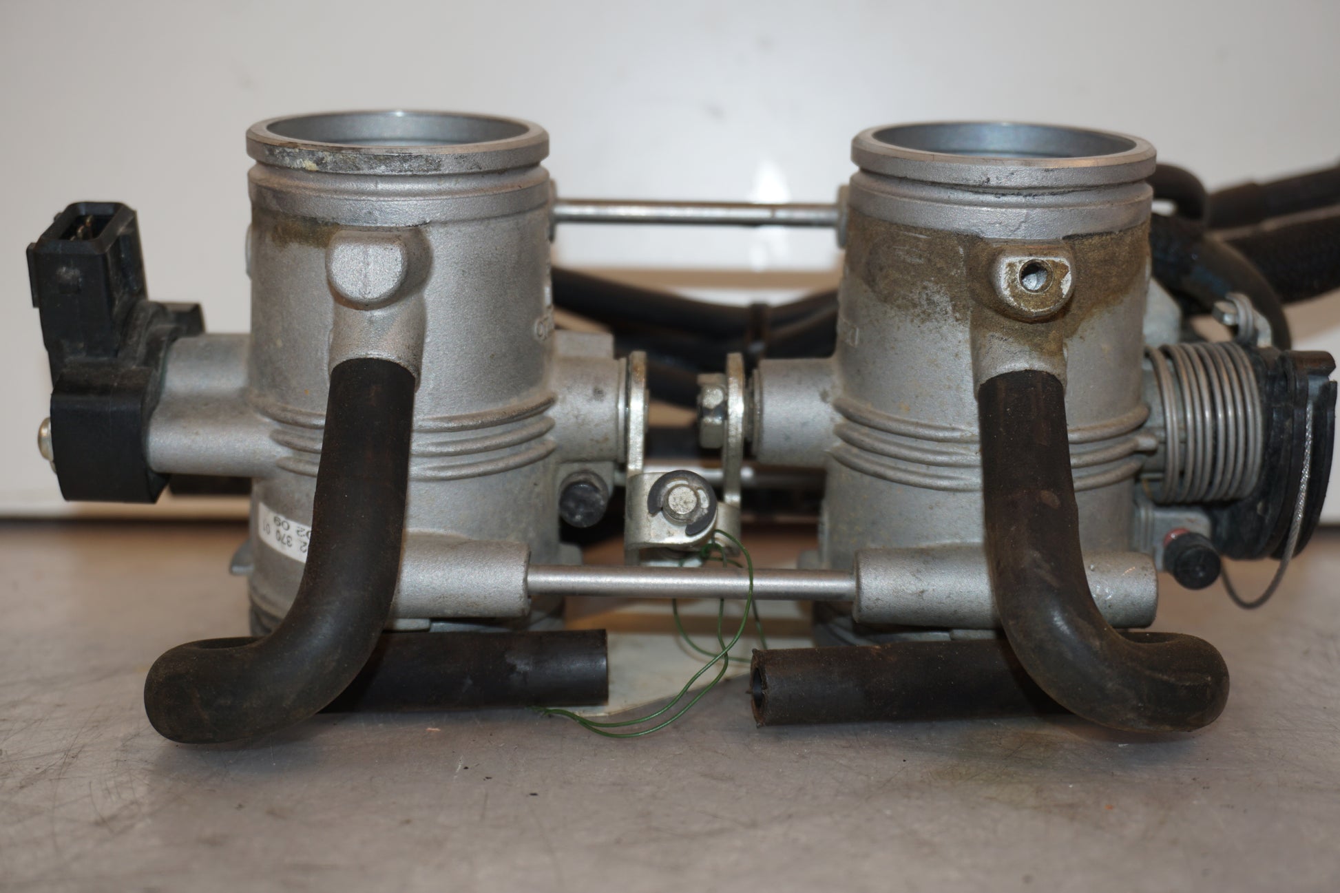 Höger sida på Spjällhus från en BMW F 800 GS -2009 motorcykel.