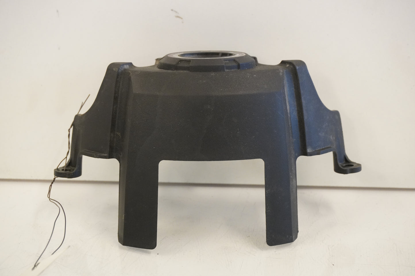 Baksidan på Tändningslåskåpa från en Kawasaki Z 1000 -2019 motorcykel.