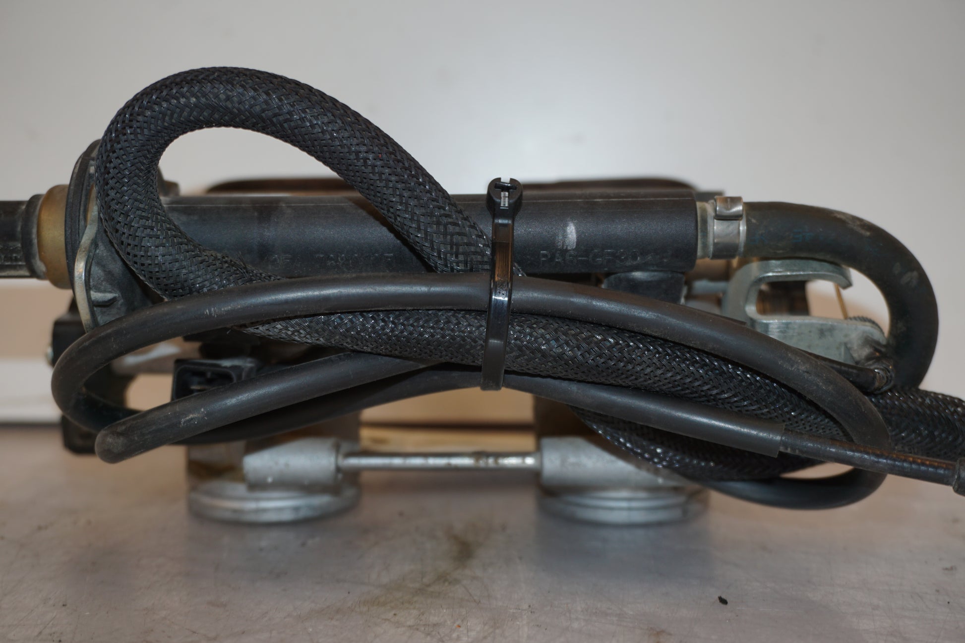 Snett uppifrån på Spjällhus från en BMW F 800 GS -2009 motorcykel.