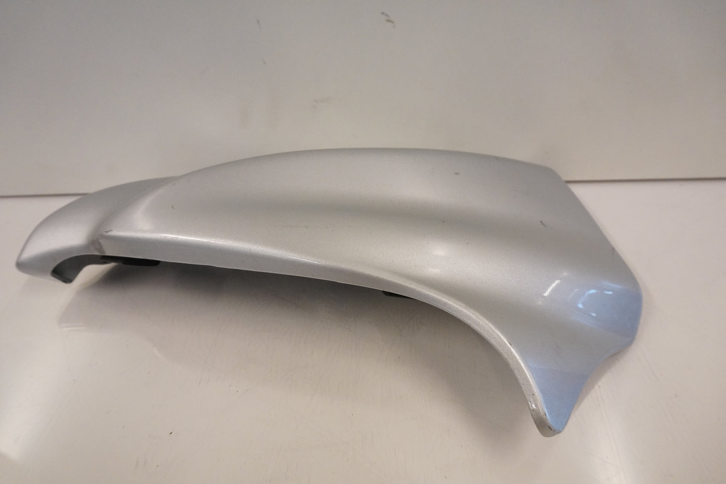 Baksidan på Strålkastarkåpa från en Kawasaki ER-6N -2007 motorcykel.