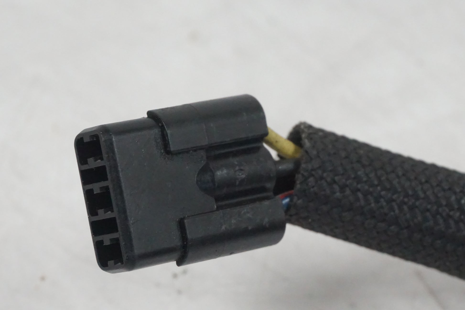 Baksidan på Tändpickup från en Kawasaki Versys 650 -2007 motorcykel.