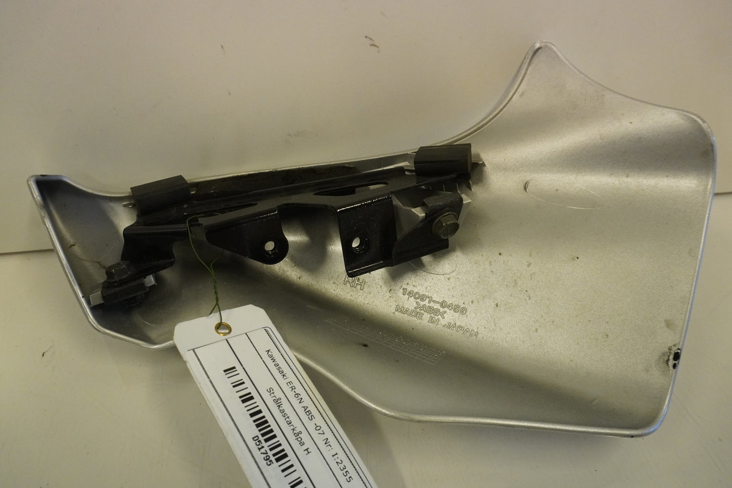 Höger sida på Strålkastarkåpa från en Kawasaki ER-6N -2007 motorcykel.