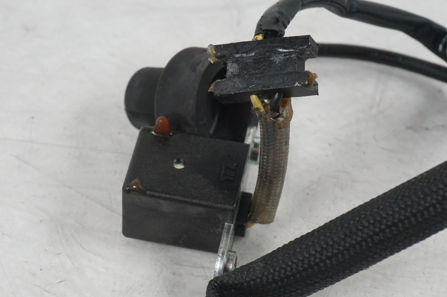 Höger sida på Tändpickup från en Kawasaki Versys 650 -2007 motorcykel.