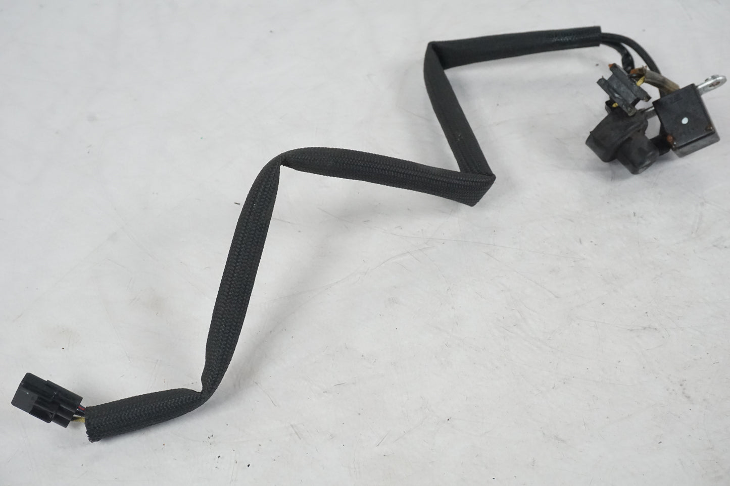 Vänster sida på Tändpickup från en Kawasaki Versys 650 -2007 motorcykel.