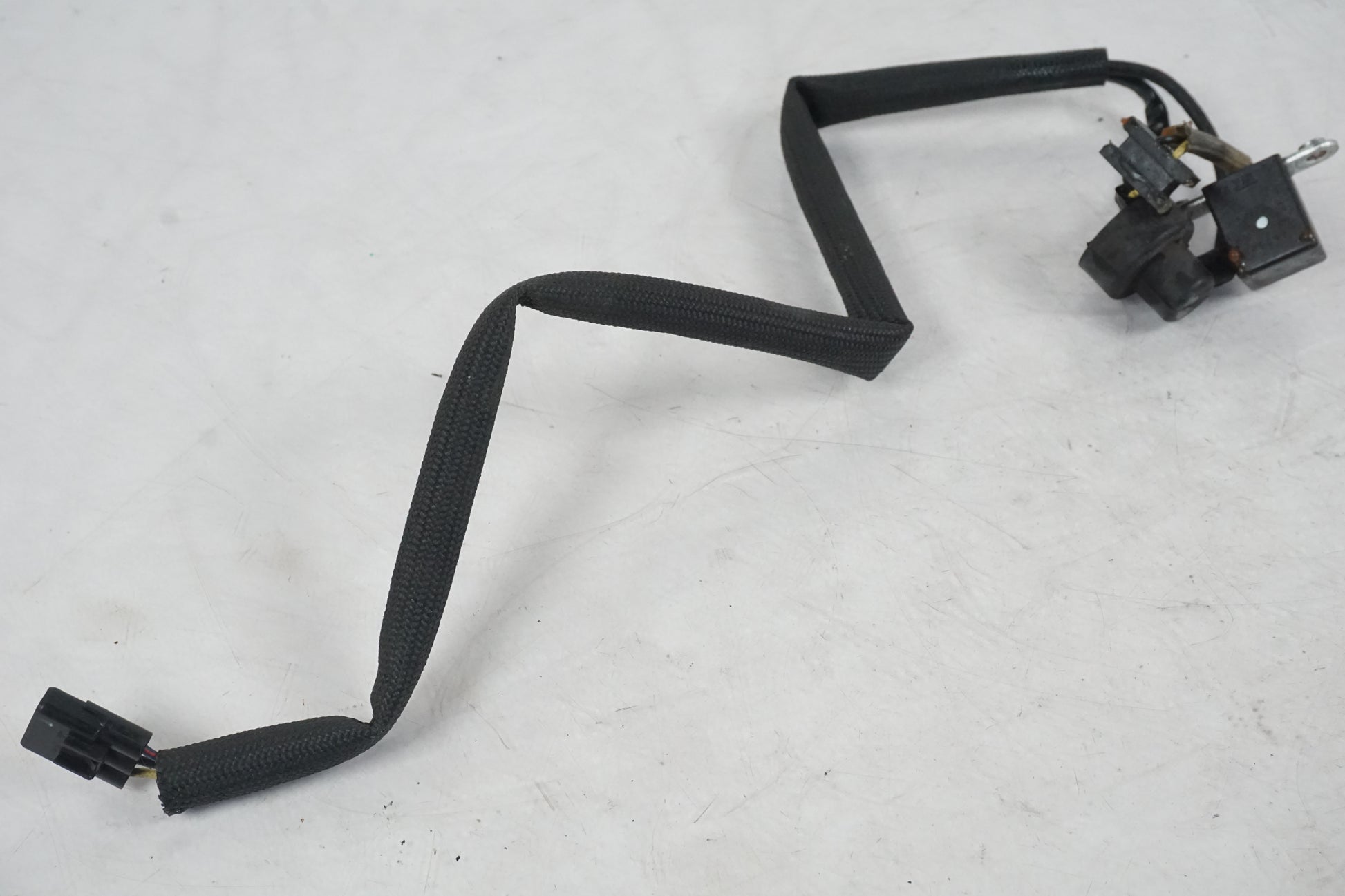 Vänster sida på Tändpickup från en Kawasaki Versys 650 -2007 motorcykel.