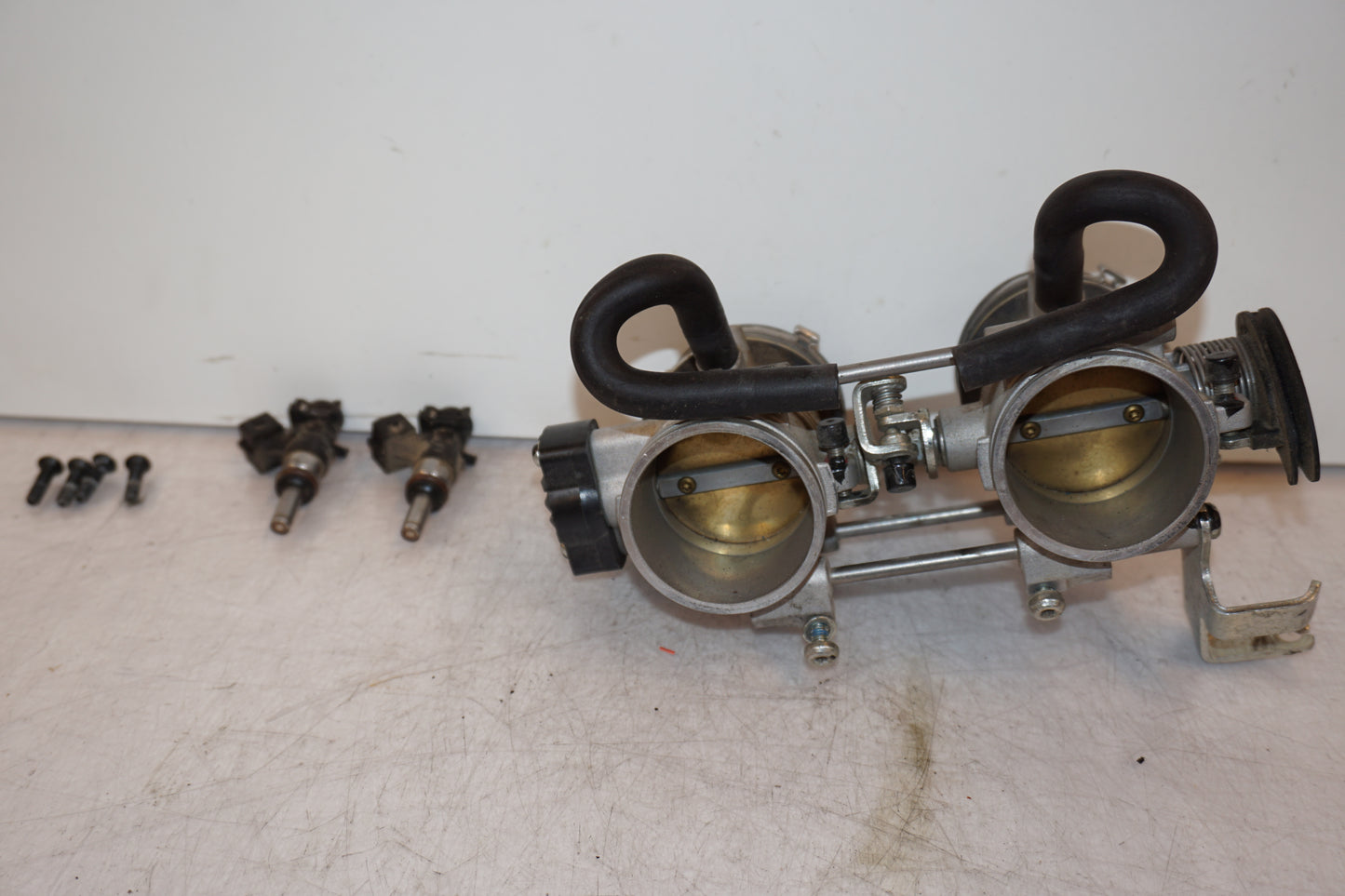 Framsidan på Spjällhus från en BMW F 800 GS -2011 motorcykel.