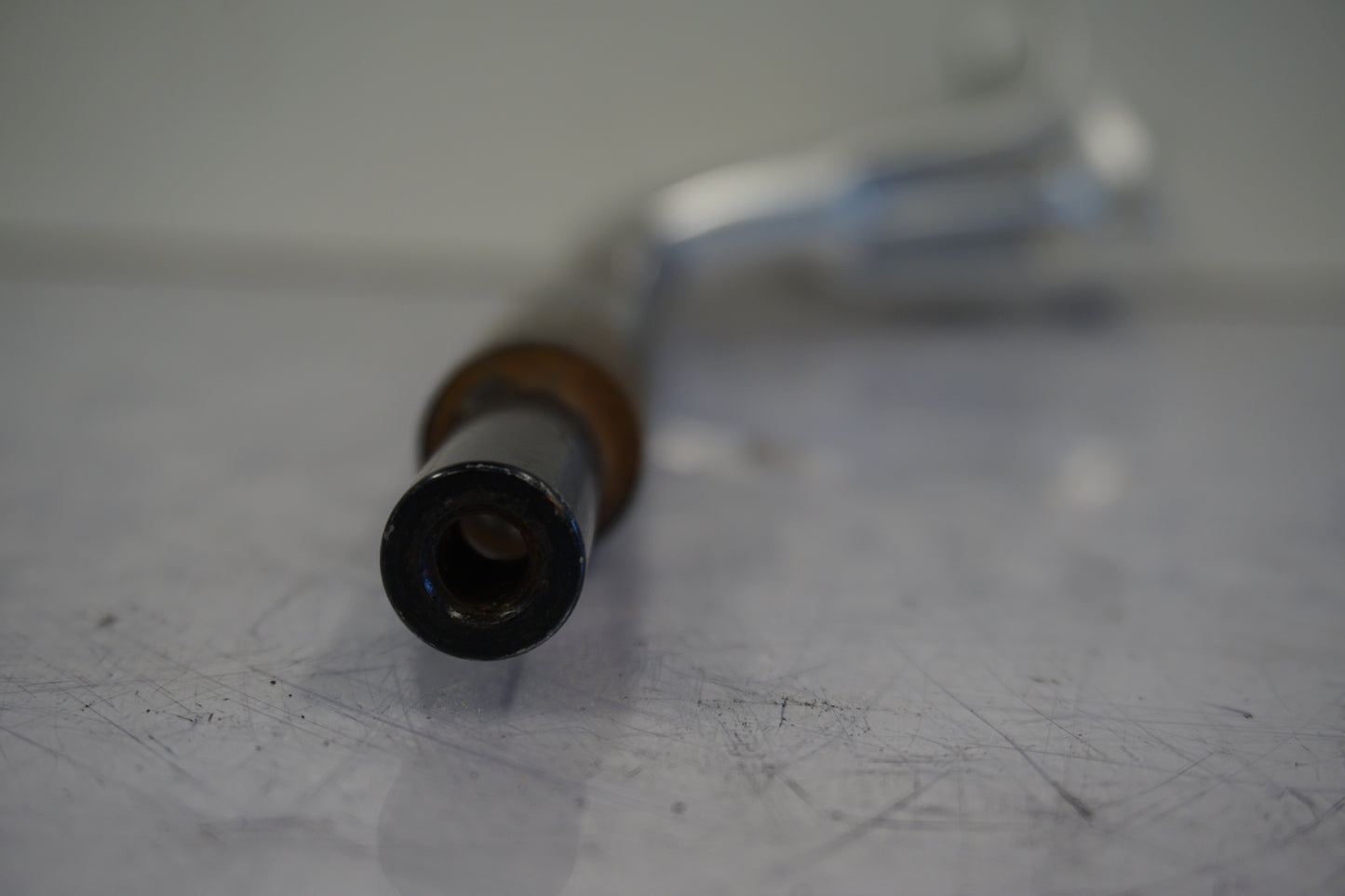 Vänster sida på Styre från en BMW R 1150 RT -2003 motorcykel.