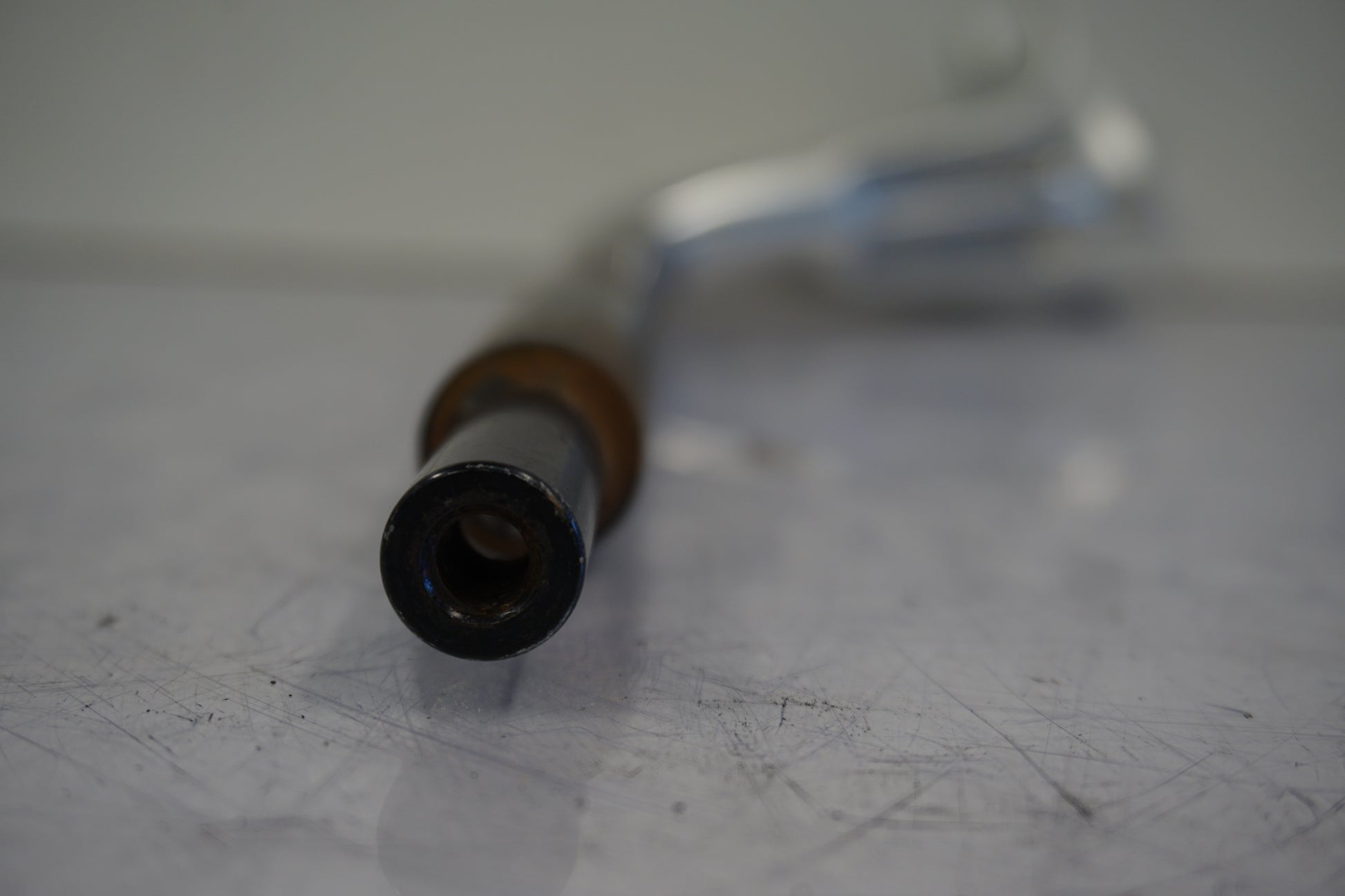 Vänster sida på Styre från en BMW R 1150 RT -2003 motorcykel.