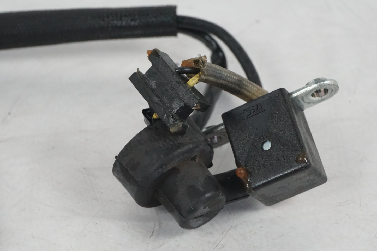 Snett uppifrån på Tändpickup från en Kawasaki Versys 650 -2007 motorcykel.